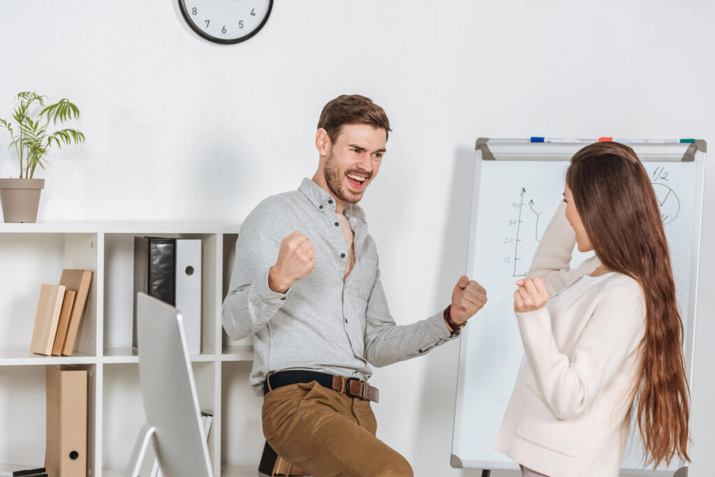 Man-coaching-a-woman-at-the-white-board-scaled
