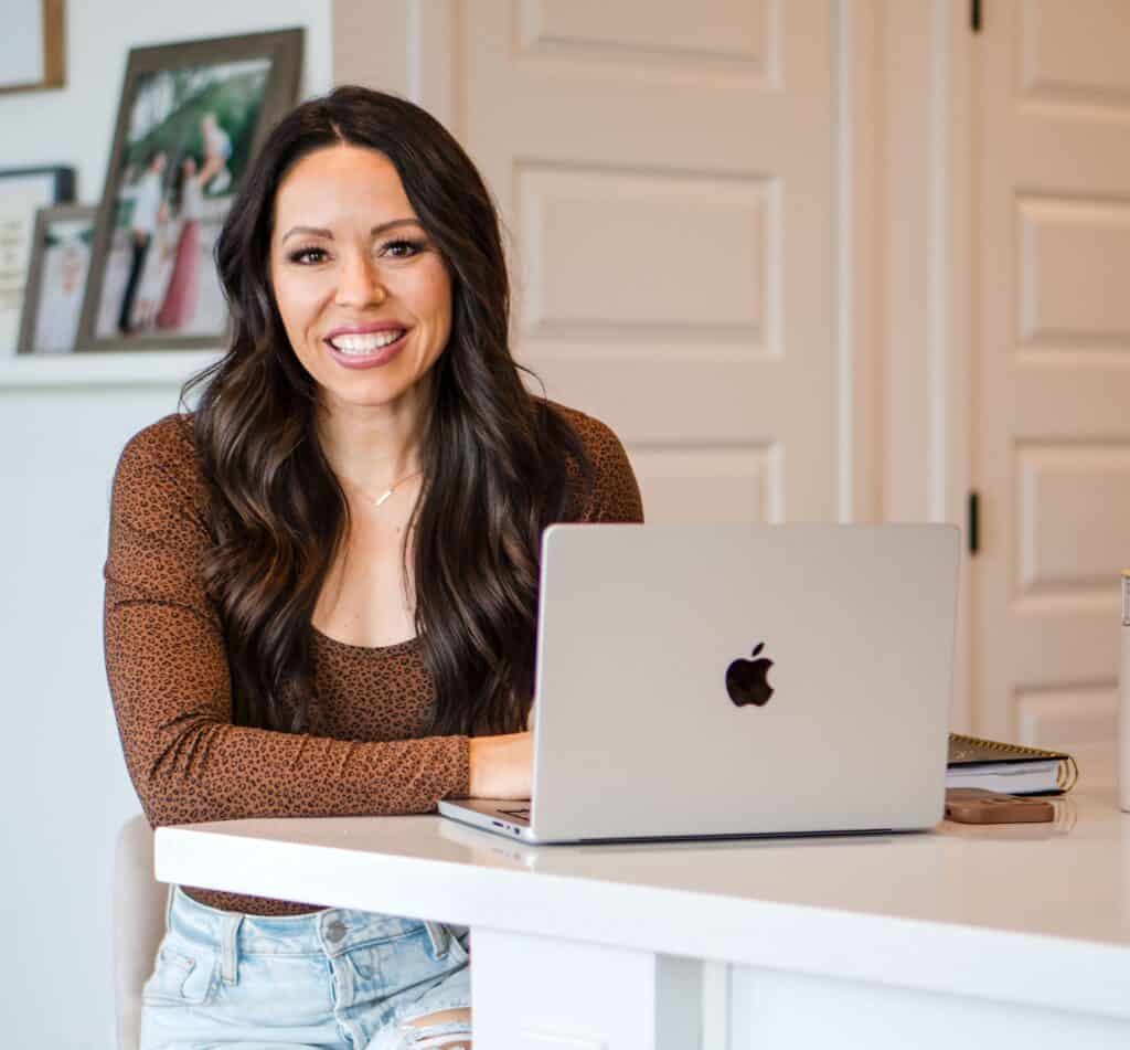 Headshot of Systemize Your Life business coach Chelsi Jo Moore