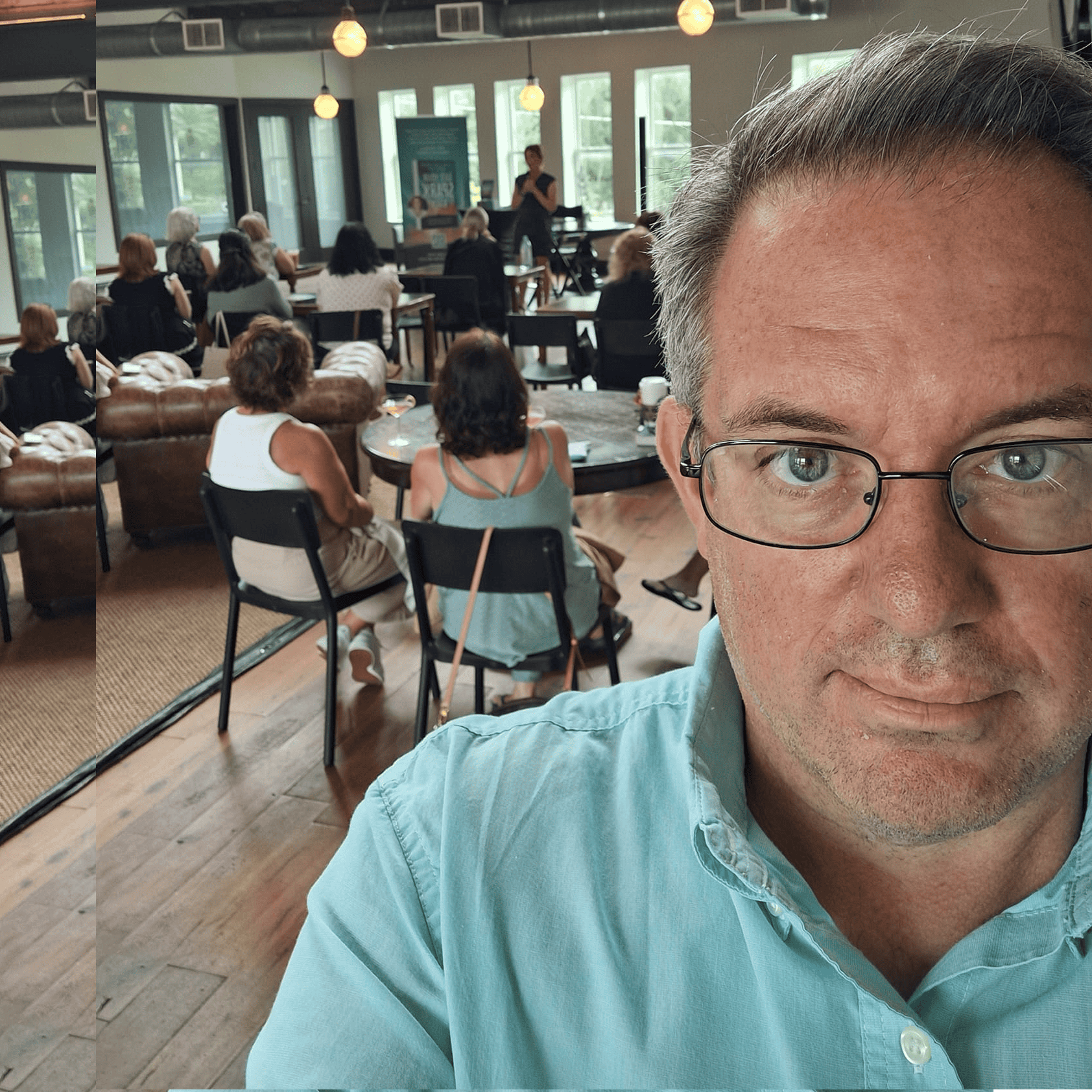 Headshot of online entrepreneur and coach Dan R Morris