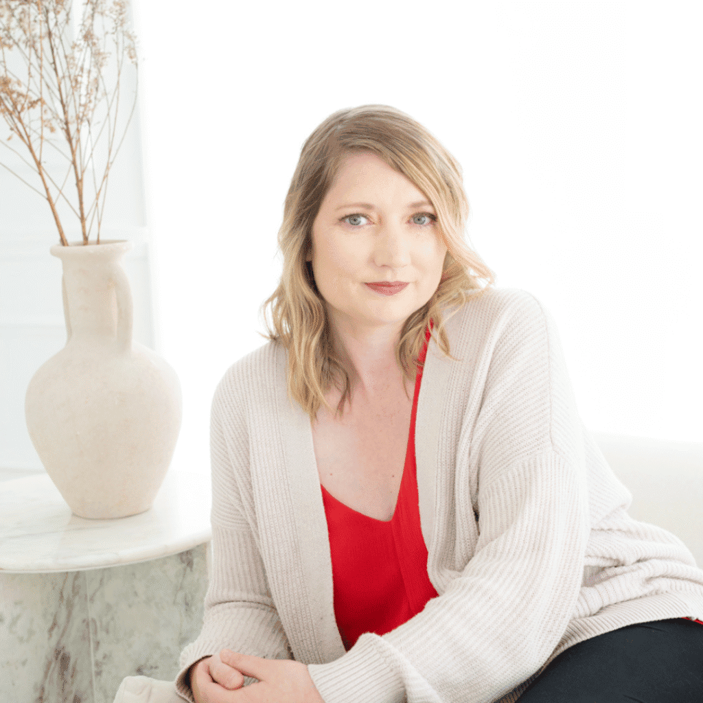 Headshot of marketing and intropreneur coach Tara Reid