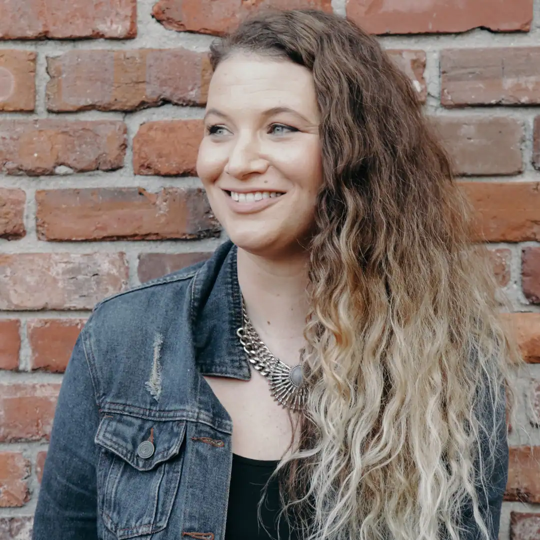 Headshot of Faith Mariah, a marketing and business coach